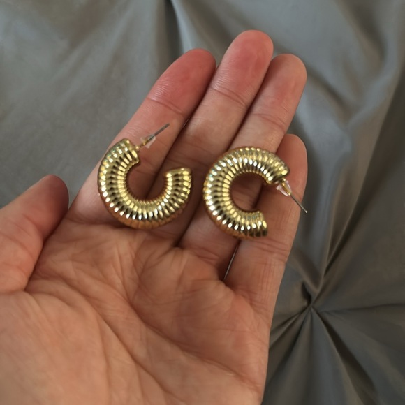 Gold hoops - Picture 2 of 4